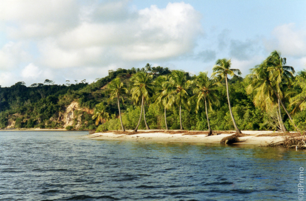 Brasil - Alagoas - Rio Sao Miguel e Ilha dos Tres Coracoes