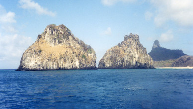 Brasil - Fernando de Noronha - Ilha Dois Irmaos e Morro do Pico