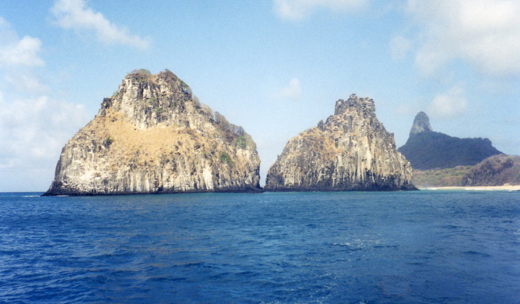Brasil - Fernando de Noronha - Ilha Dois Irmaos e Morro do Pico
