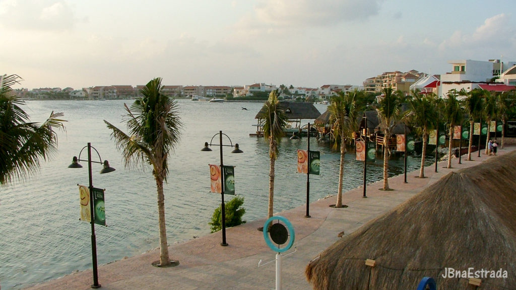 Mexico - Cancun - Shopping La Isla - Lagoa Nichupte