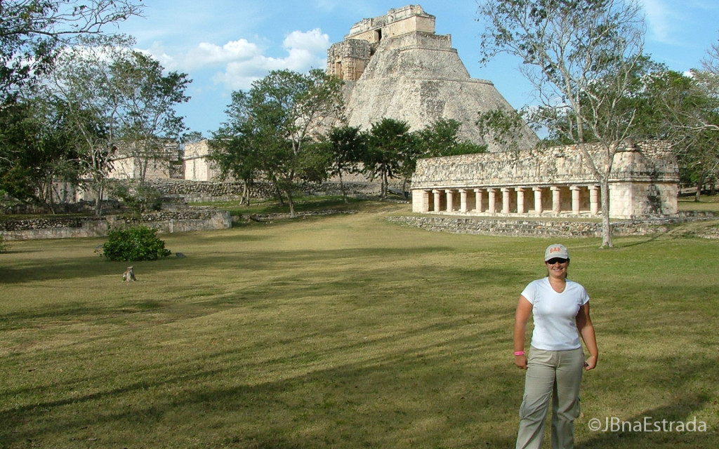 Mexico - Uxmal - El Conjunto del Dios Pajaro e Templo del Adivino
