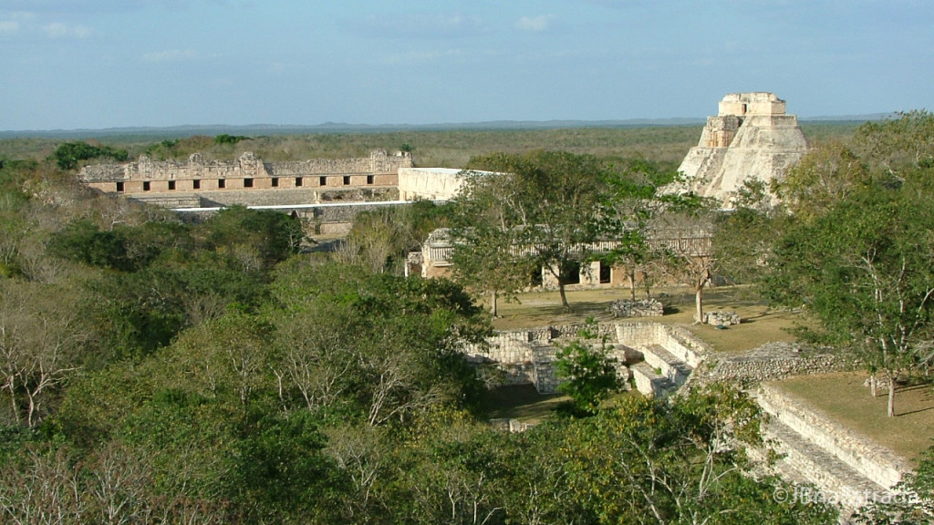 Mexico - Uxmal (Vista de La Gran Piramide)