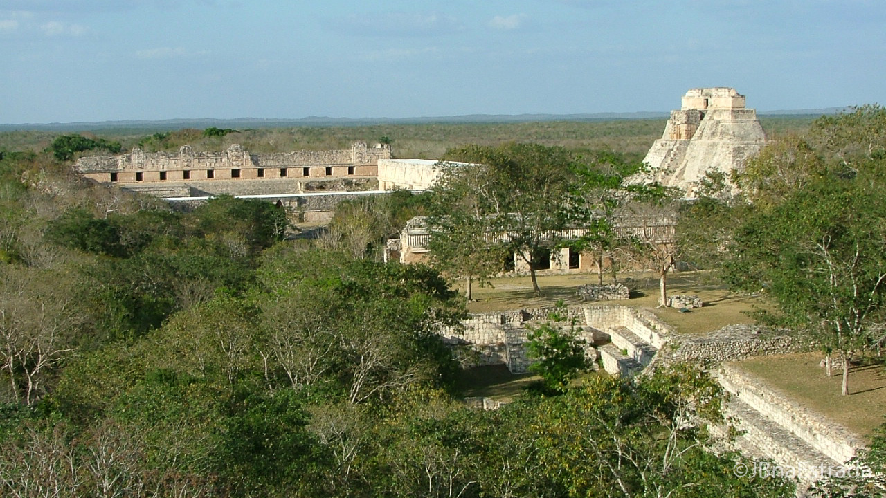 Mexico - Uxmal (Vista de La Gran Piramide)