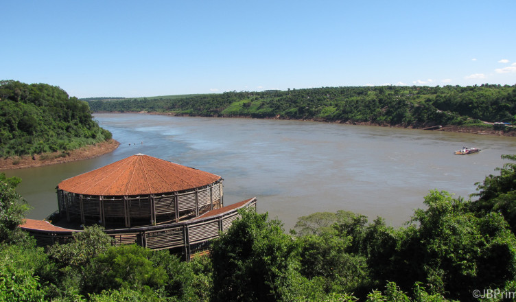 Brasil - Parana - Foz do Iguacu - Marco das 3 Fronteiras