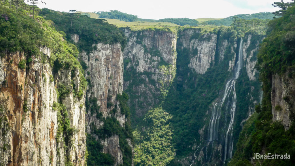 Brasil - Rio Grande do Sul - Cambara do Sul - PN dos Aparados da Serra - Canion do Itaimbezinho - Cascata Veu de Noiva
