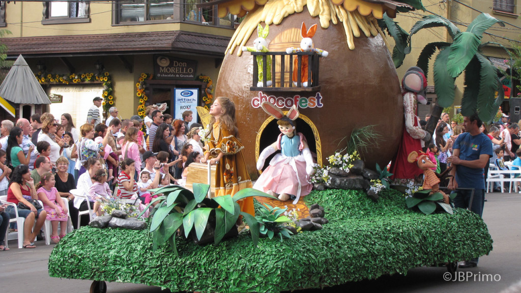Brasil - Rio Grande do Sul - Gramado - Desfile de Abertura da Chocofest