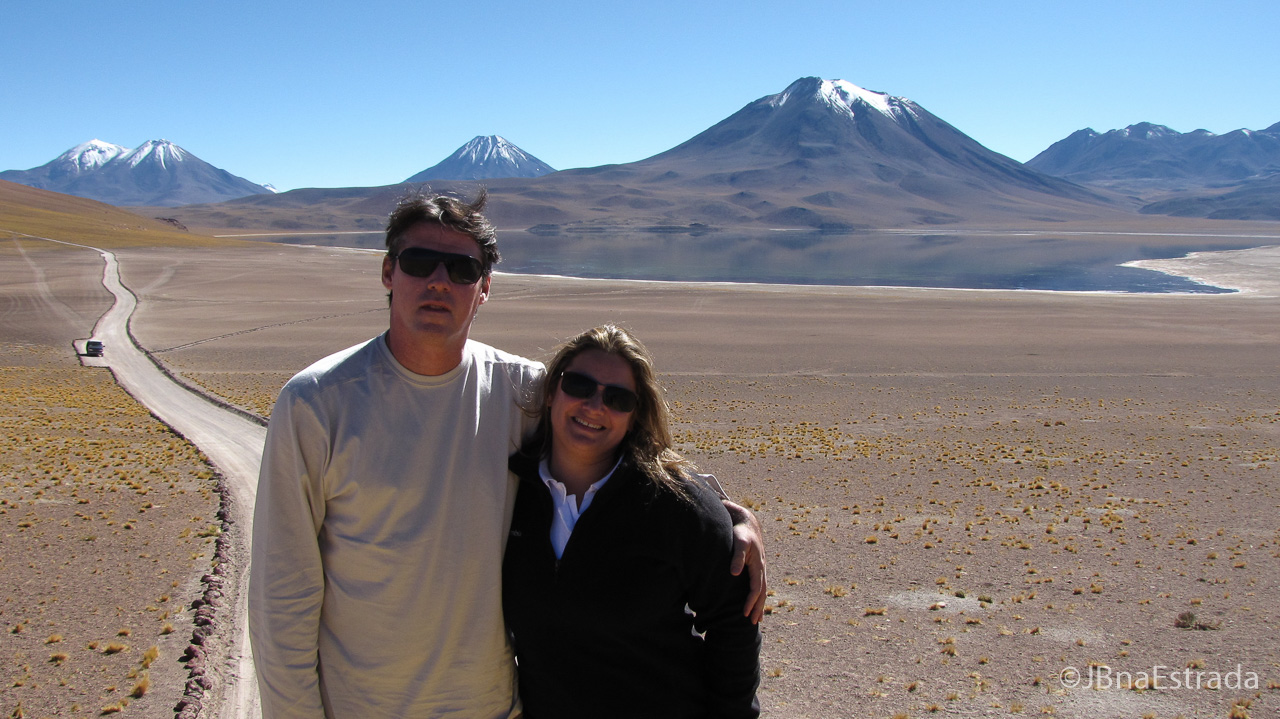 Chile - Atacama - Lagunas Altiplanicas - Laguna e Vulcao Miscanti