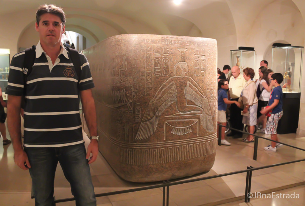 Franca - Paris - Museu do Louvre - Antiguidades Egipcias - Sarcofago de Osiris