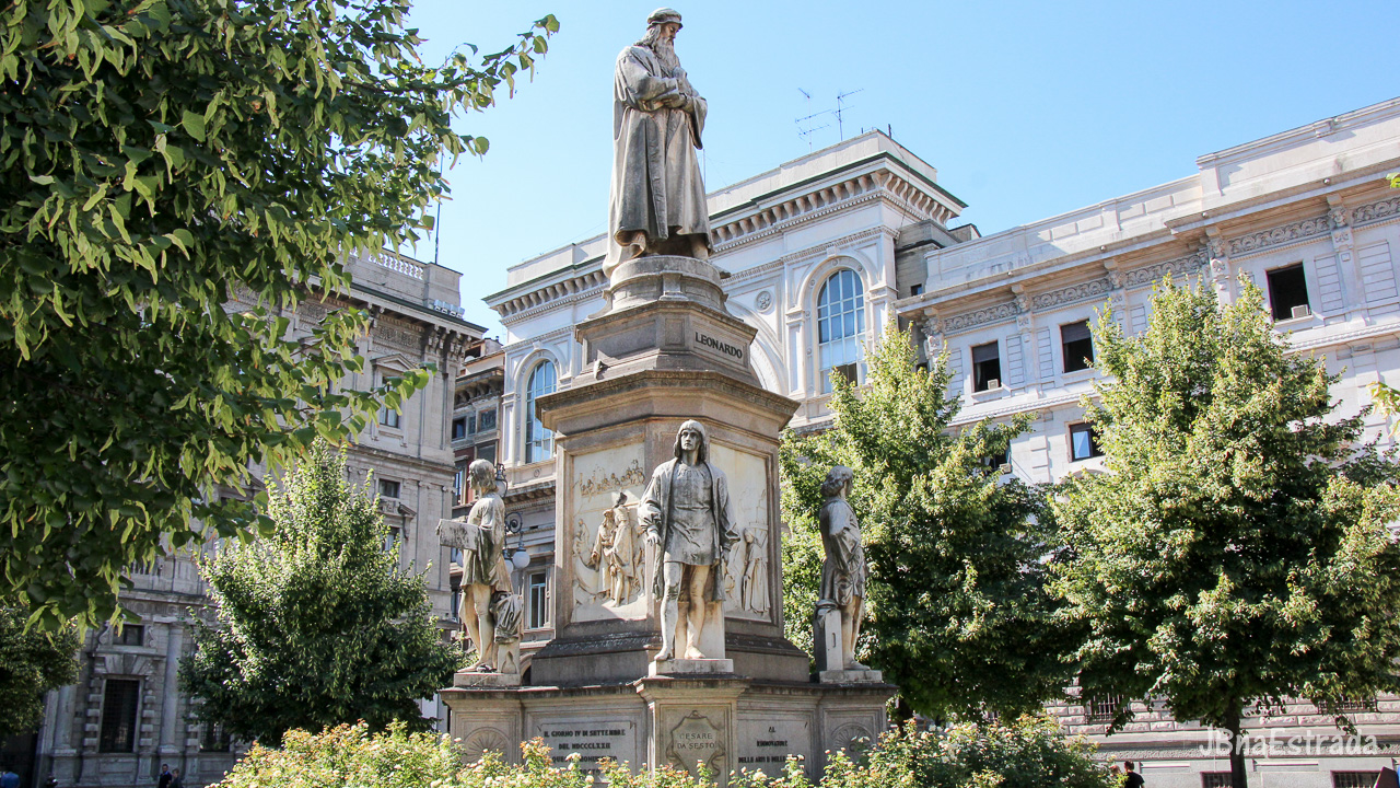 Italia - Milao - Piazza Scala