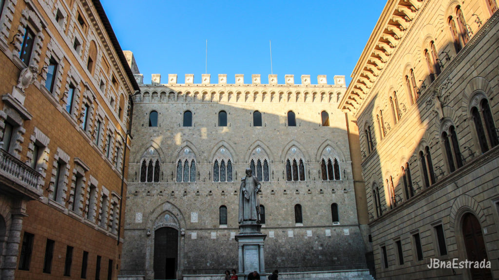 Italia - Siena - Palazzo Salimbeni