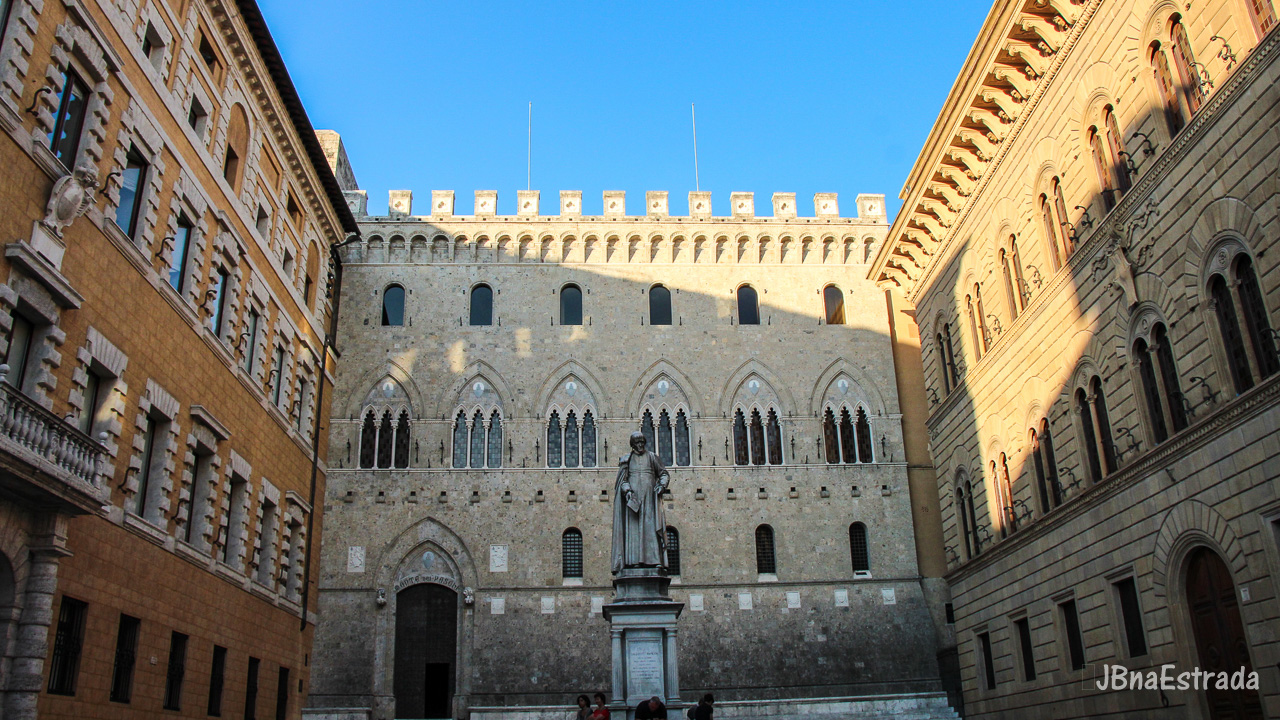 Italia - Siena - Palazzo Salimbeni