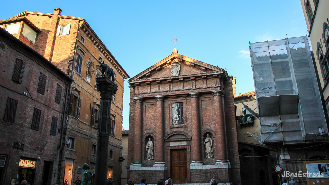 Italia - Siena - Piazza Tolomei