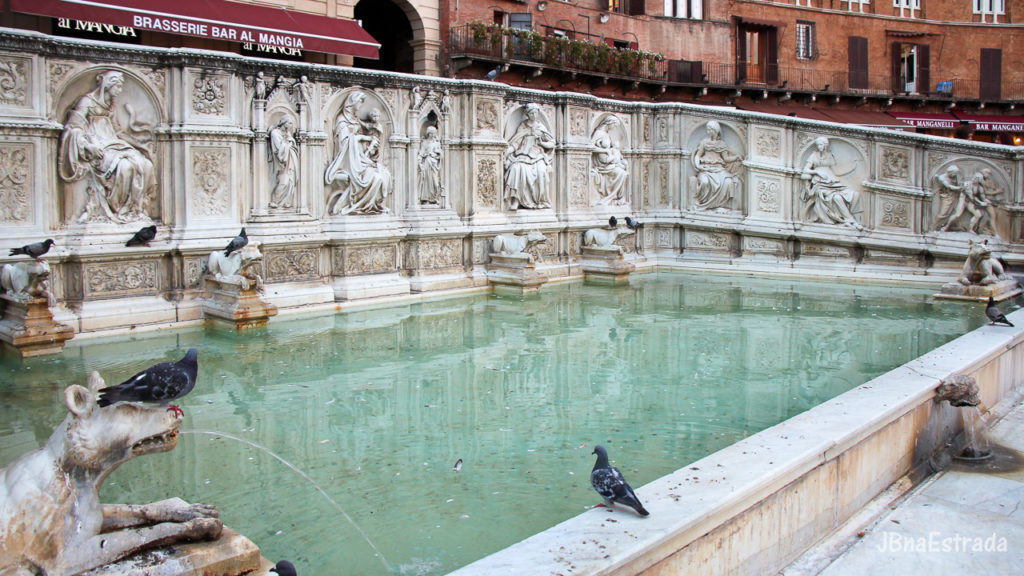 Italia - Siena - Piazza del Campo - Fonte Gaia