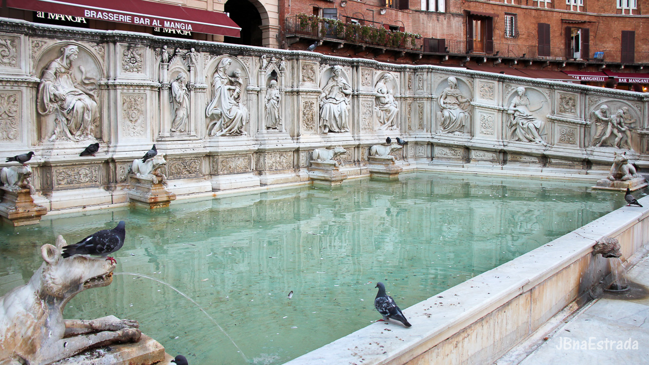 Italia - Siena - Piazza del Campo - Fonte Gaia
