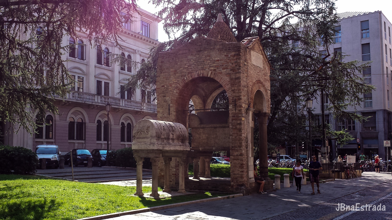 Italia - Padua - Tumba e Arco de Antenor