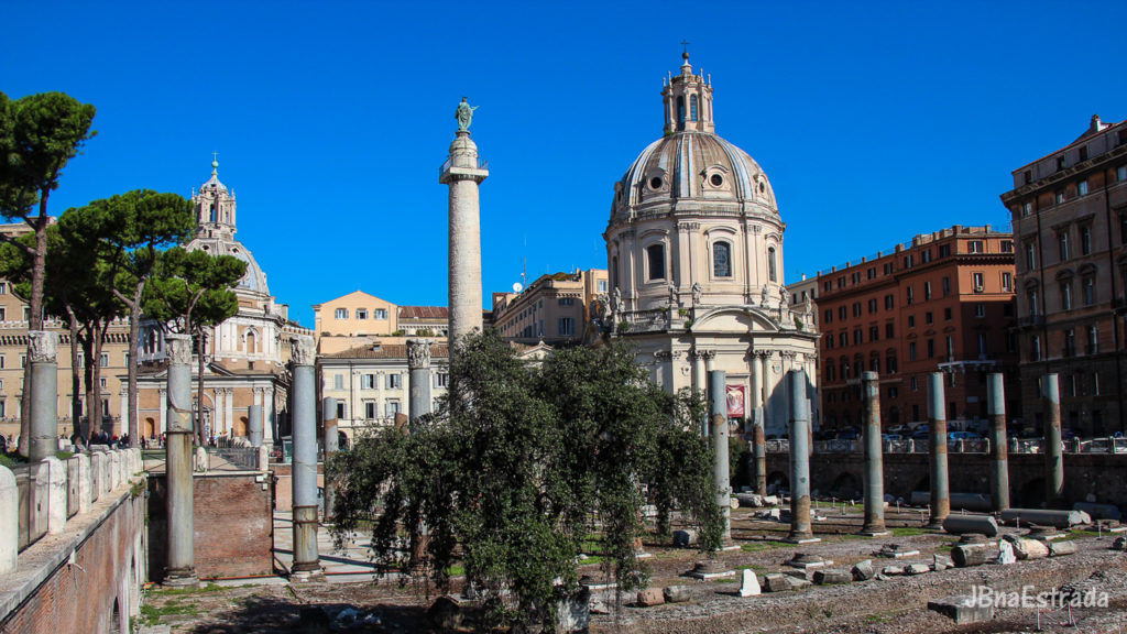 Italia - Roma - Fórum de Trajano e Igreja Santissimo Nome di Maria
