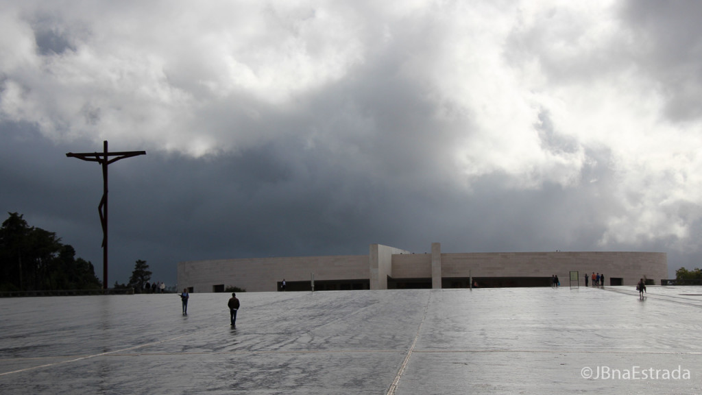 Portugal - Fatima - Cruz Alta e Basilica da Santissima Trindade
