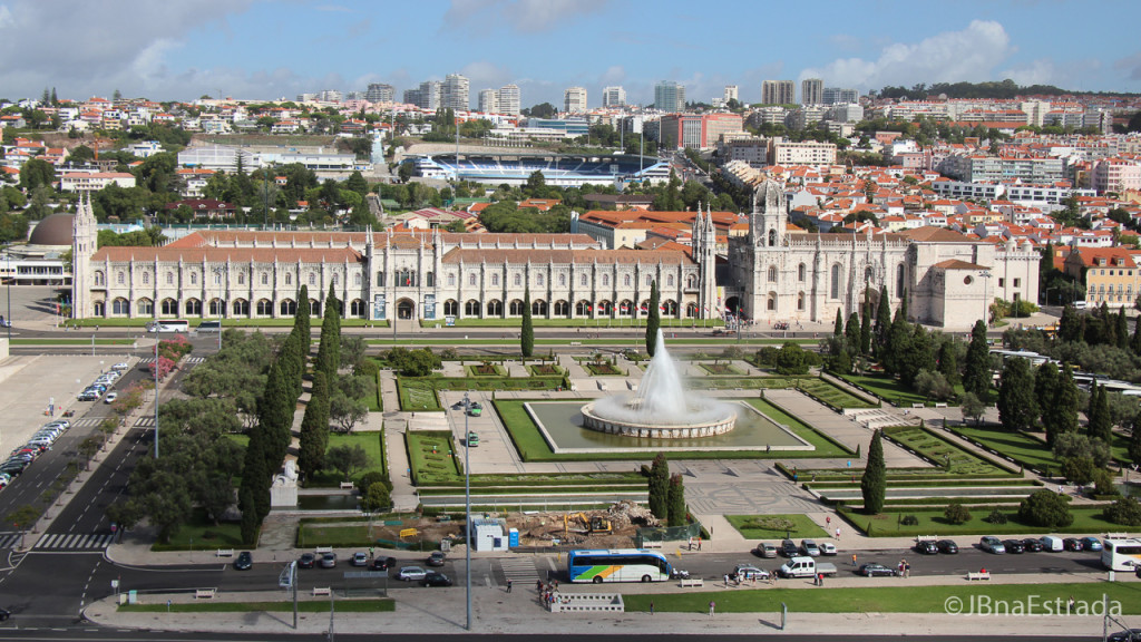 Portugal - Lisboa - Praca do Imperio e Mosteiro dos Jeronimos