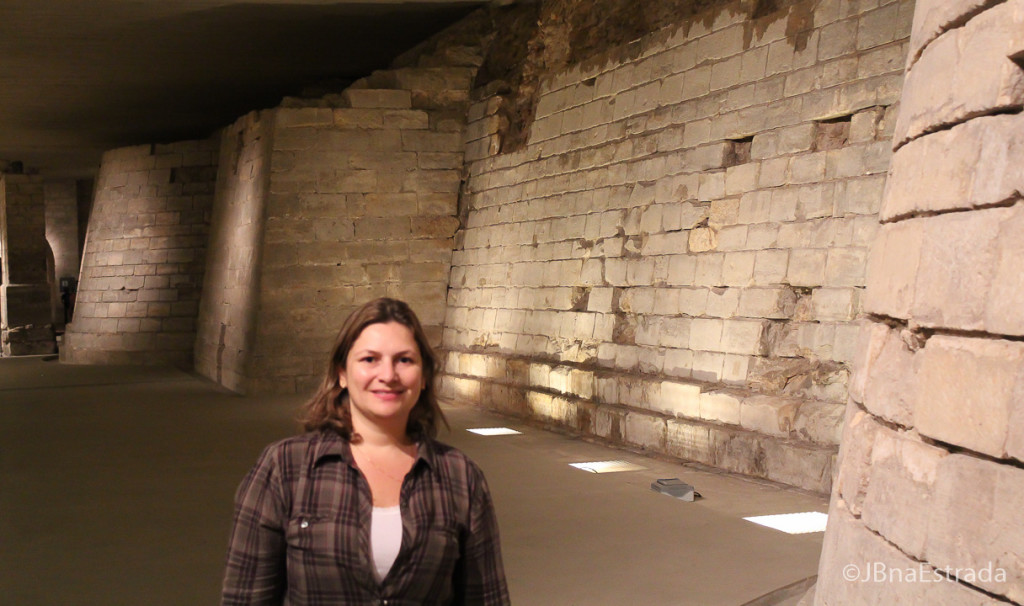 Franca - Paris - Museu do Louvre - Fundacoes Medievais