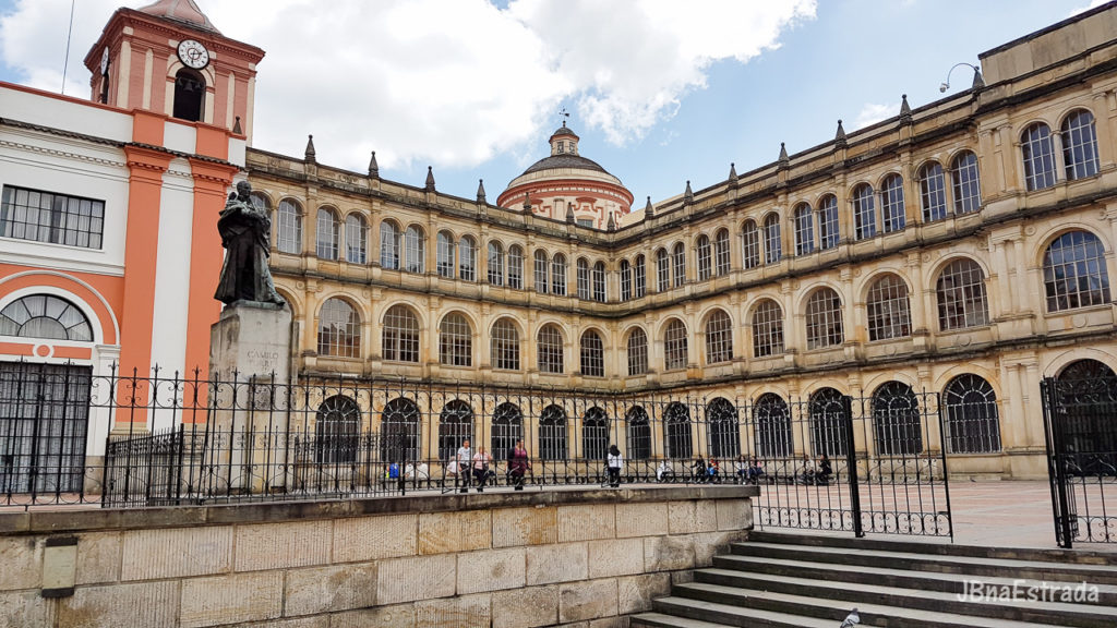 Colombia - Bogota - Plaza de Bolivar - Palacio CardenalicioColombia - Bogota - Plaza de Bolivar - Palacio Cardenalicio