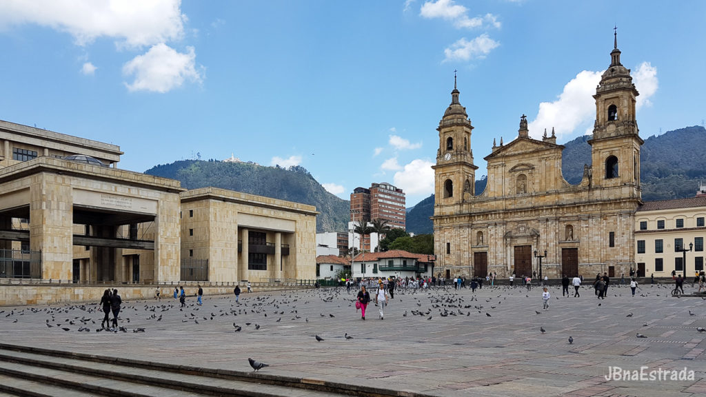 Colombia - Bogota - Plaza de Bolivar - Palacio de Justica e Catedral Primada