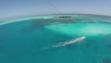 Colombia - San Andres - Voo de Parasail