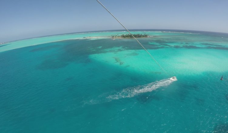Colombia - San Andres - Voo de Parasail