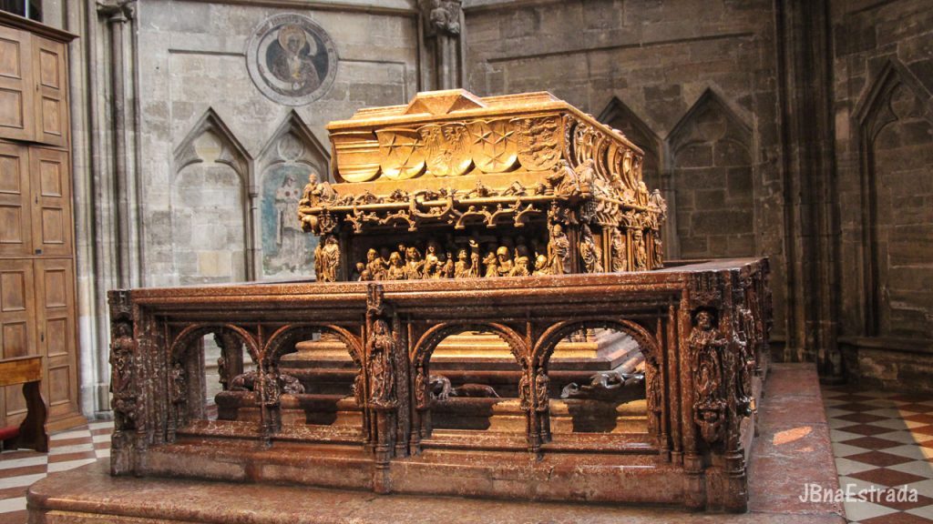 Austria - Viena - Catedral de Santo Estevao - Tumulo do Imperador Romano Frederico III