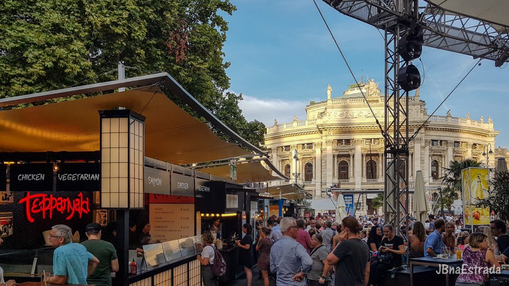Austria - Viena - Rathausplatz