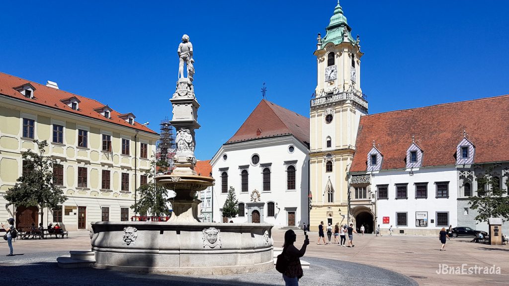 Eslovaquia - Bratislava - Hlavné Námestie (Praça Principal)