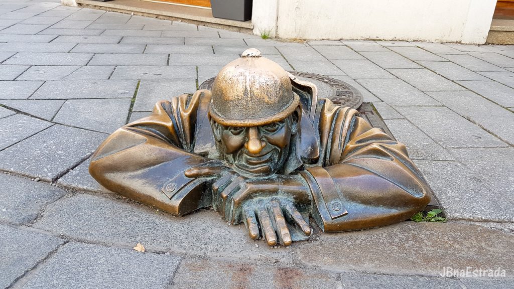 Eslovaquia - Bratislava - Man At Work