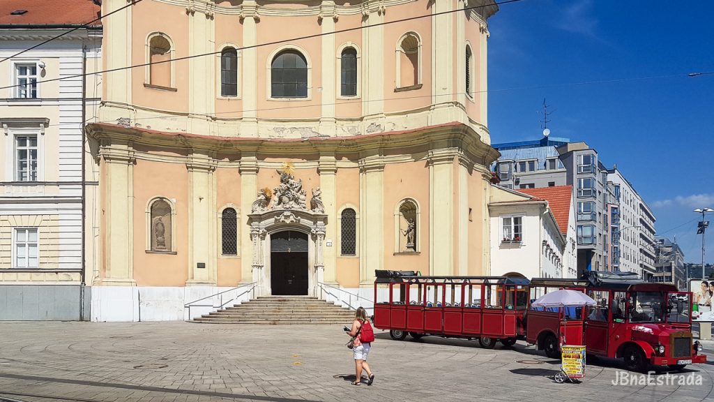 Eslovaquia - Bratislava - Old Cathedral of Saint John of Matha and Saint Felix of Valois