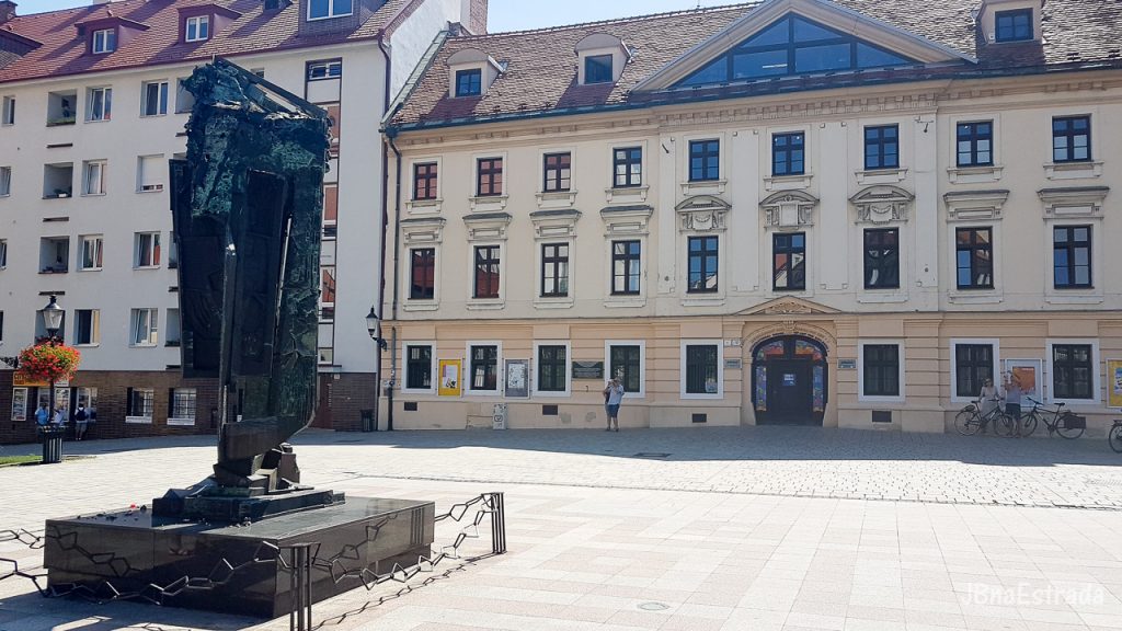 Eslovaquia - Bratislava - Pamataj Jewish Memorial Monument
