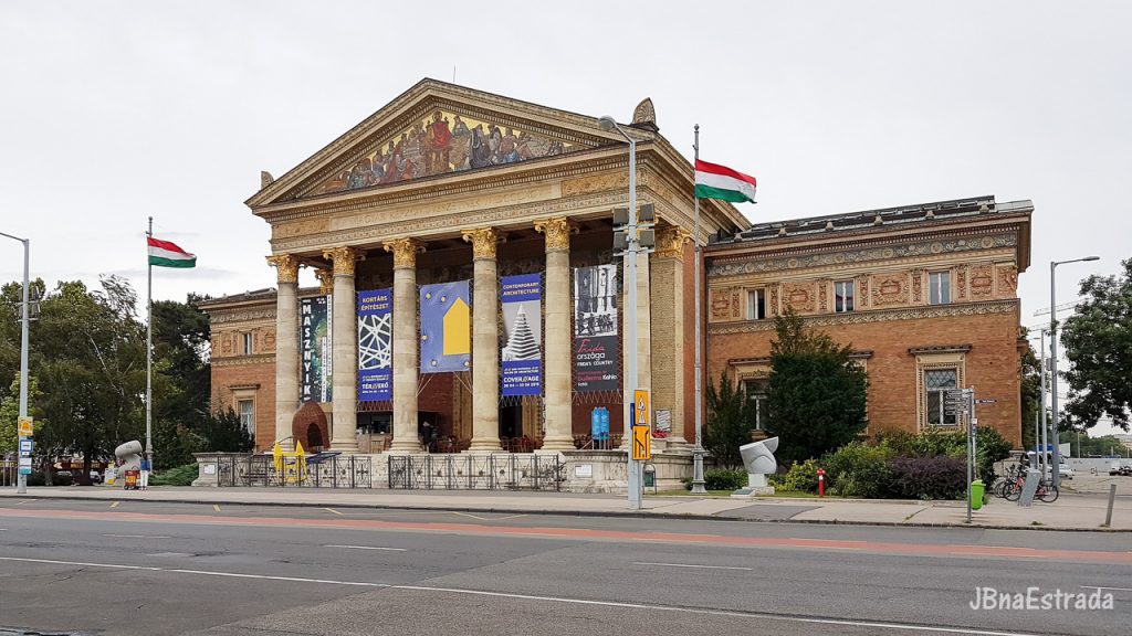 Hungria - Budapeste - Budapest Art Hall