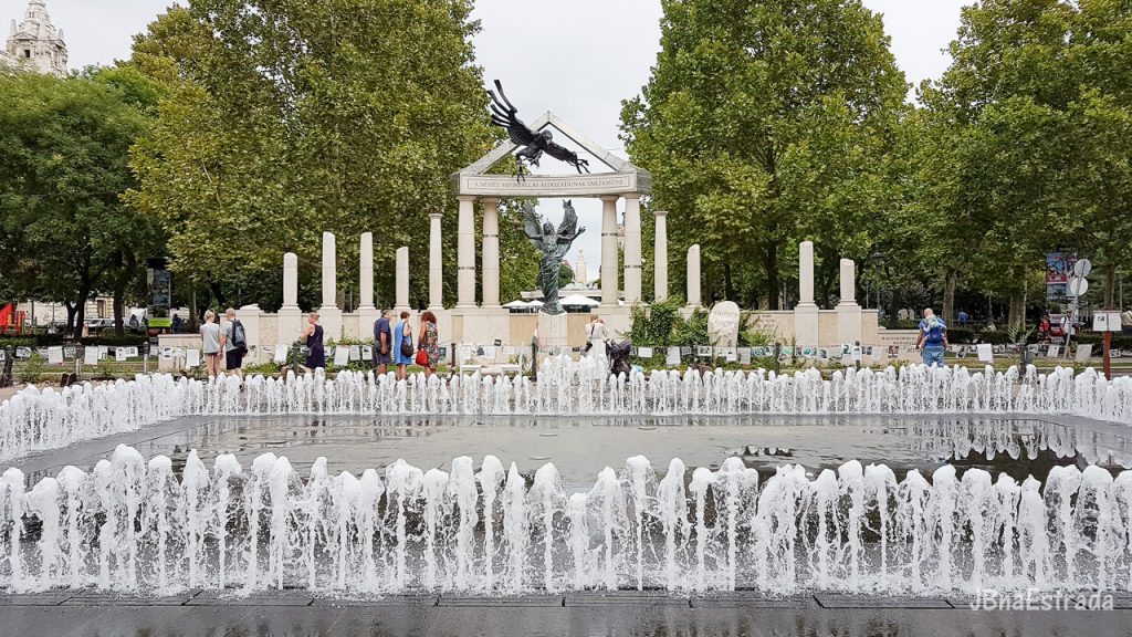 Hungria - Budapeste - Praca da Liberdade - Memorial to the Victims of the German Invasion