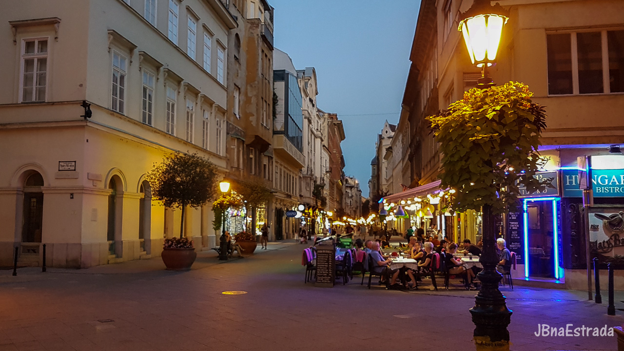 Hungria - Budapeste - Rua Vaci