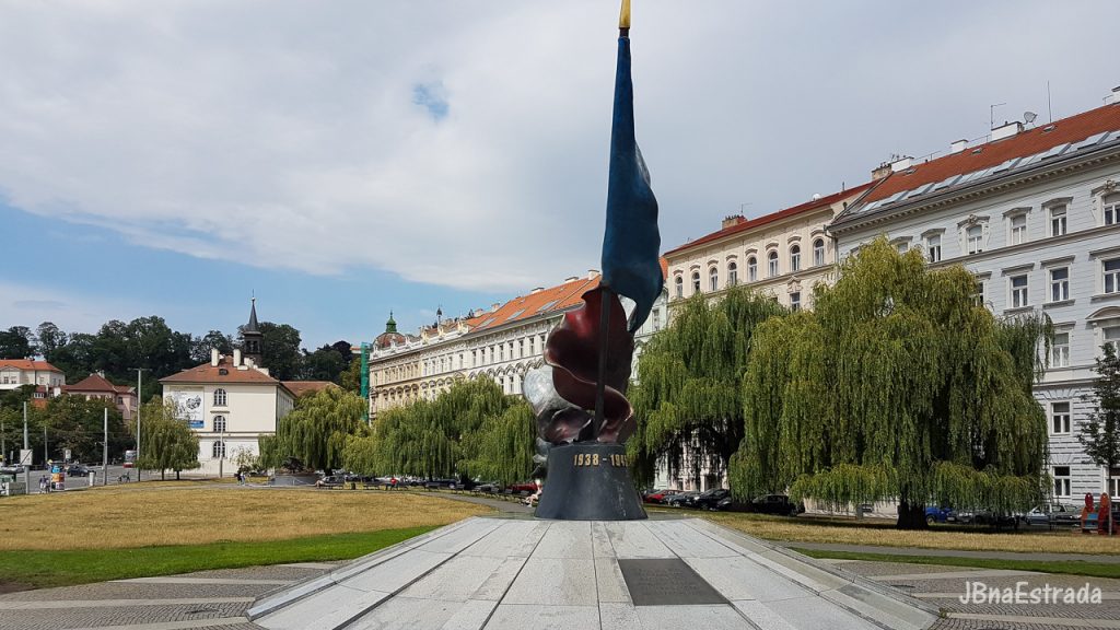 Republica Tcheca - Praga - Mala Strana - Monumento aos Soldados Mortos na Segunda Guerra
