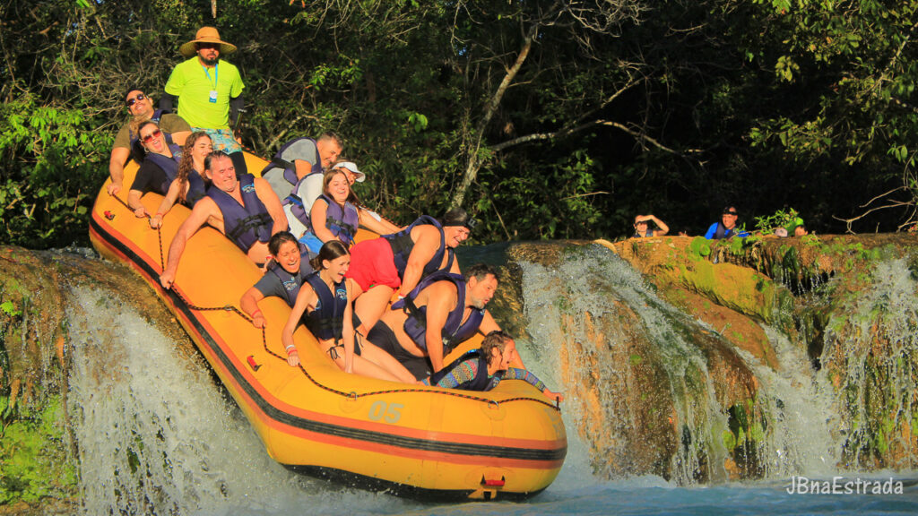 Brasil - Mato Grosso do Sul - Bonito - Eco Park Porto da Ilha - Passeio de Bote no Rio Formoso