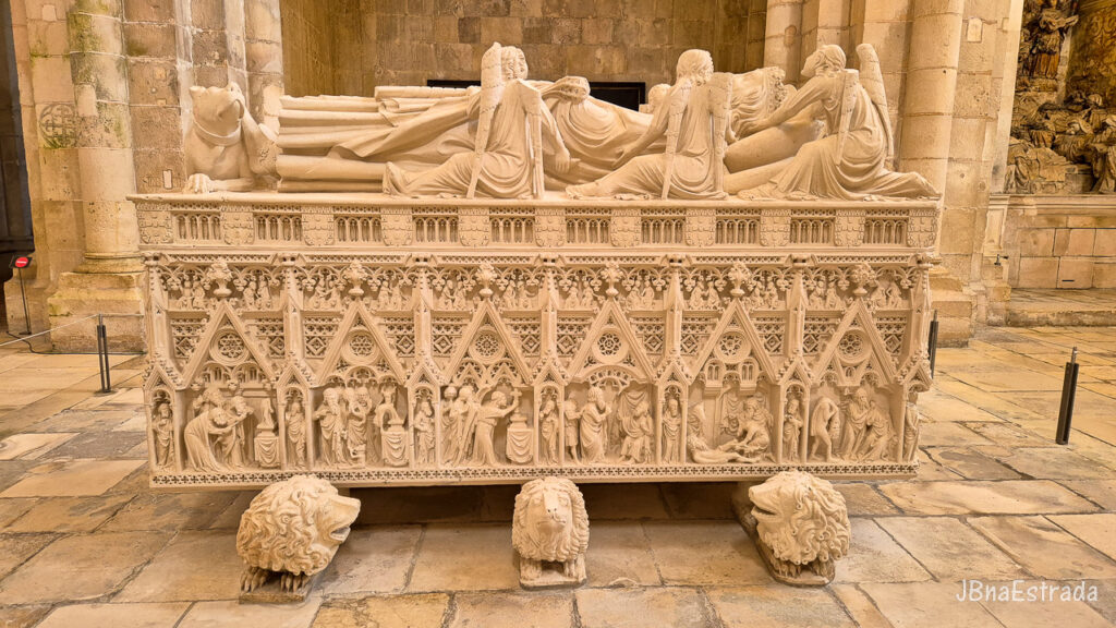 Portugal - Alcobaca - Mosteiro de Santa Maria de Alcobaca - Tumulo de Dom Pedro I
