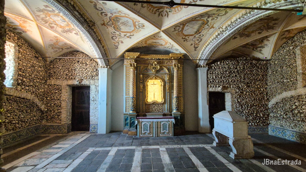 Portugal - Evora - Igreja de Sao Francisco - Capela dos Ossos