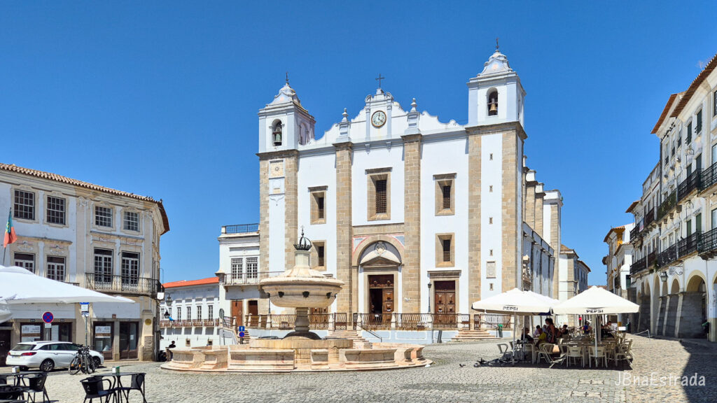 Portugal - Evora - Praca do Giraldo - Igreja de Santo Antao