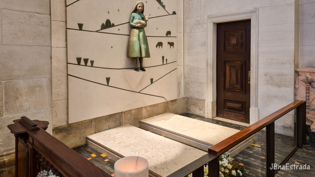 Portugal - Fatima - Santuario de Fatima - Basilica de Nossa Senhora do Rosario de Fatima - Tumulos de Jacinta e Lucia