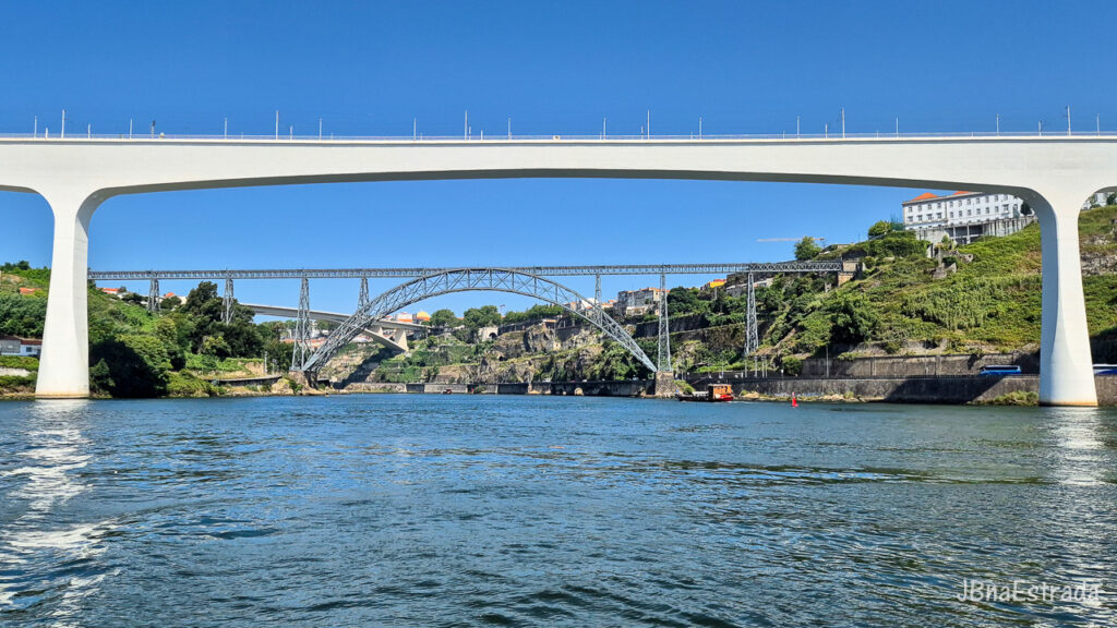 Portugal - Porto - Navegacao no Rio Douro - Cruzeiro das Seis Pontes