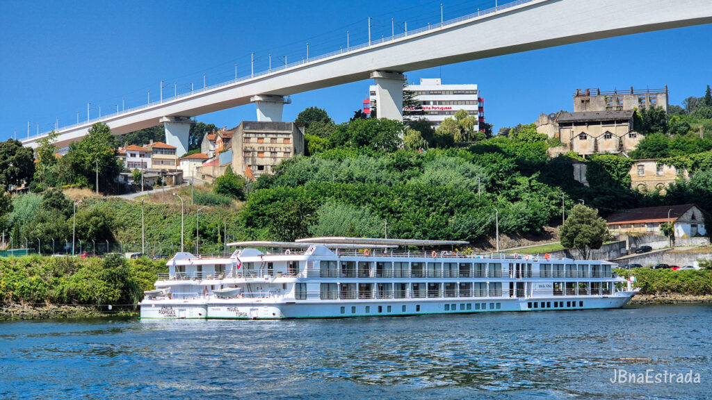Portugal - Porto - Navegacao no Rio Douro - Cruzeiro das Seis Pontes