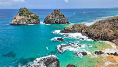 Brasil - Pernambuco - Fernando de Noronha - Baia dos Porcos e Morro Dois Irmaos