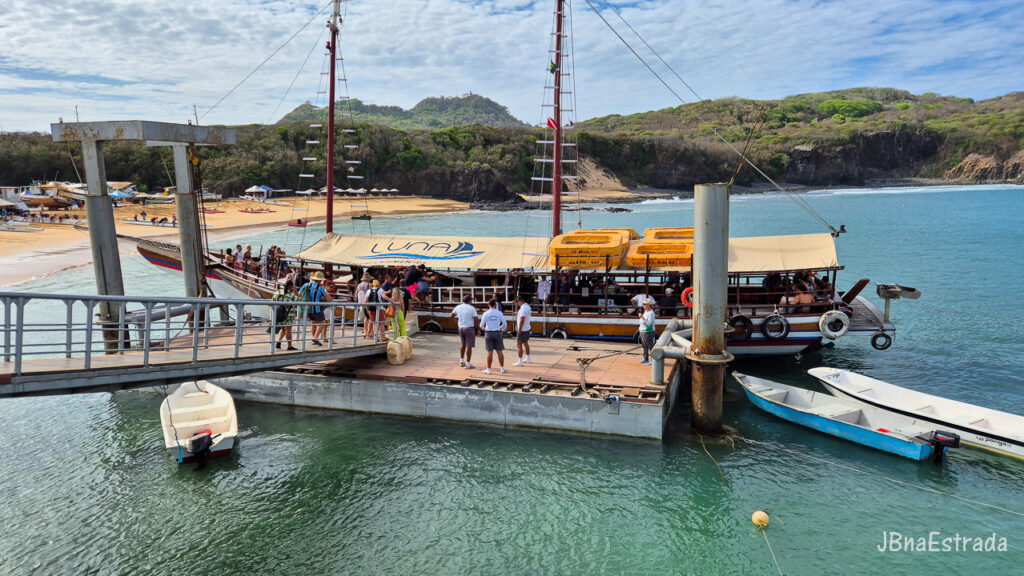 Brasil - Pernambuco - Fernando de Noronha - Passeio de Barco Tradicional - Barco So Deus VII