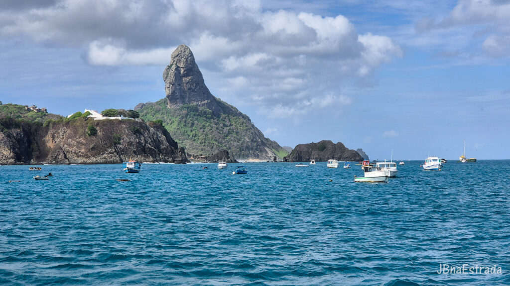 Brasil - Pernambuco - Fernando de Noronha - Passeio de Barco Tradicional - Morro do Pico