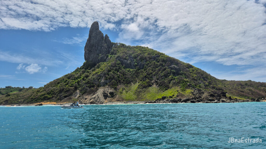 Brasil - Pernambuco - Fernando de Noronha - Passeio de Barco Tradicional - Morro do Pico