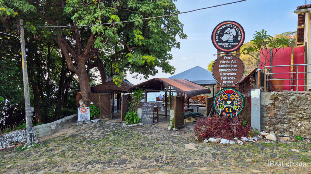 Brasil - Pernambuco - Fernando de Noronha - Praia do Cachorro - Bar do Cachorro