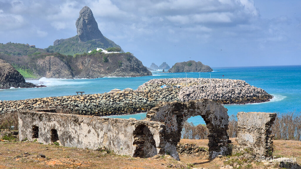 Brasil - Pernambuco - Fernando de Noronha - Ruinas do Forte de Santo Antonio